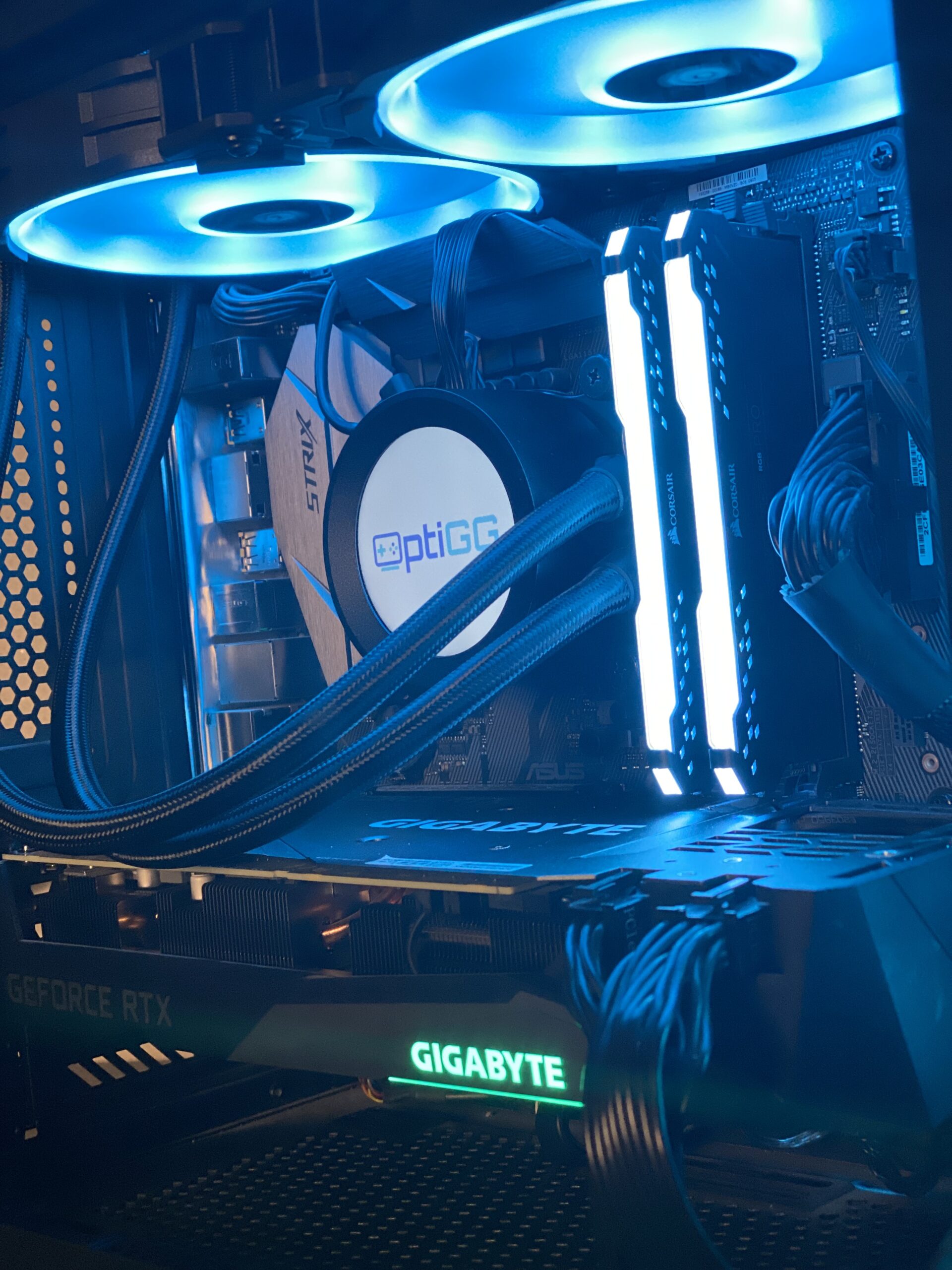 Ordinateur gamer sur mesure avec processeur Intel Core i5 10600k et carte graphique Nvidia GeForce RTX 3070