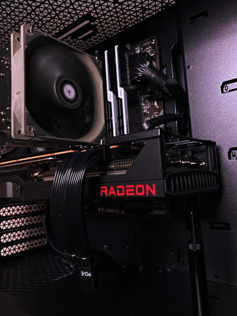 PC Fractal Pop Black RX 6800XT Inside-1