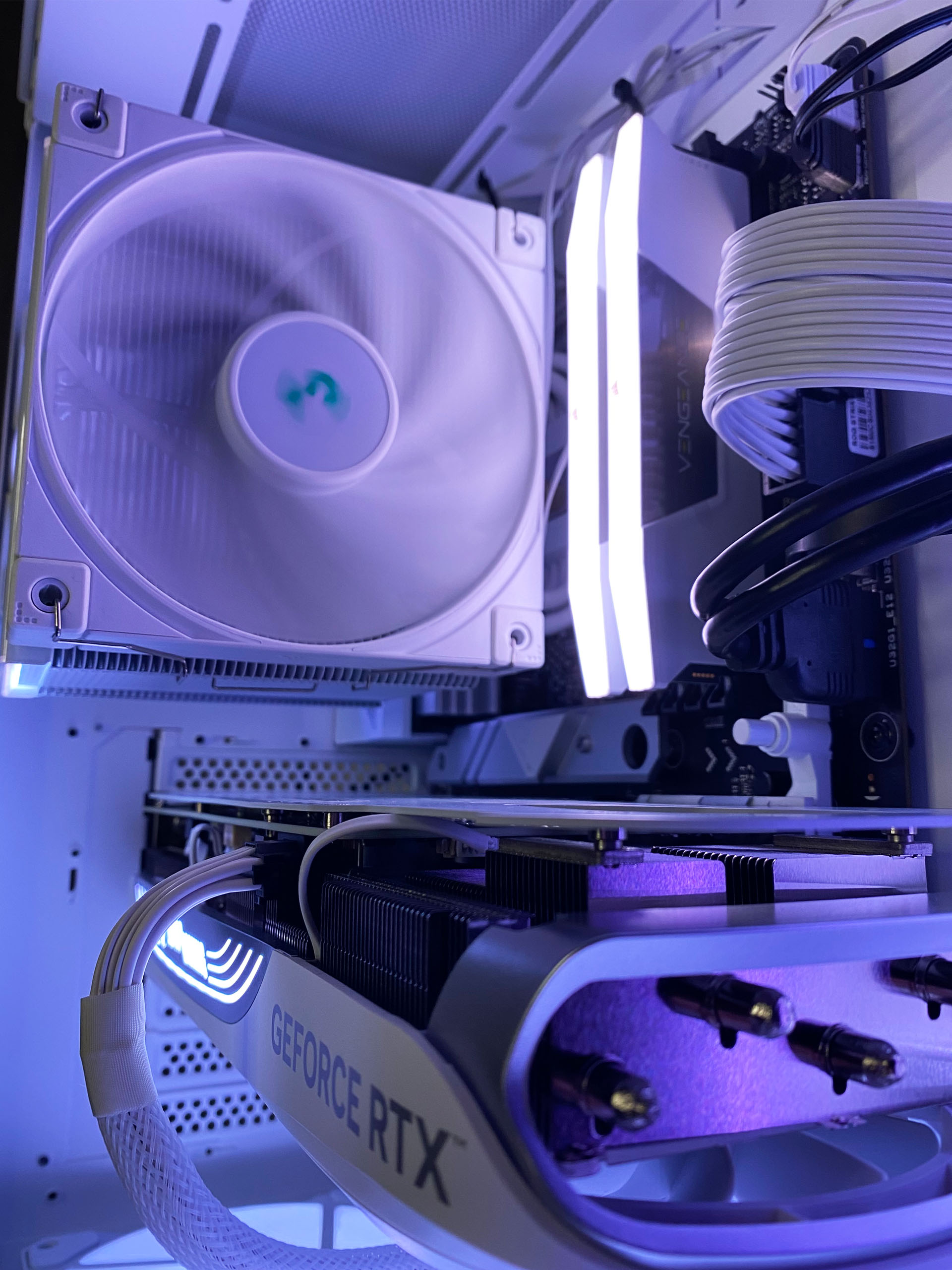 Xigmatek_Aqua_ultra_air_Arctic_RTX4070TISUPER_Inside2