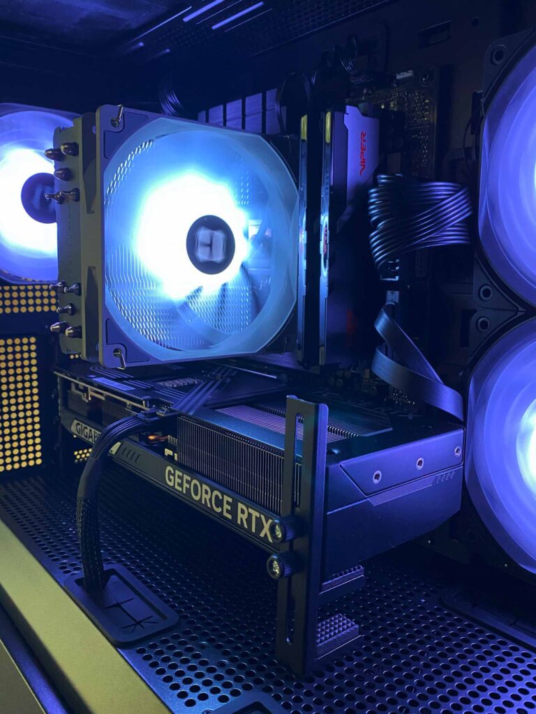 Zalman_P30_V2_RTX5070_Inside